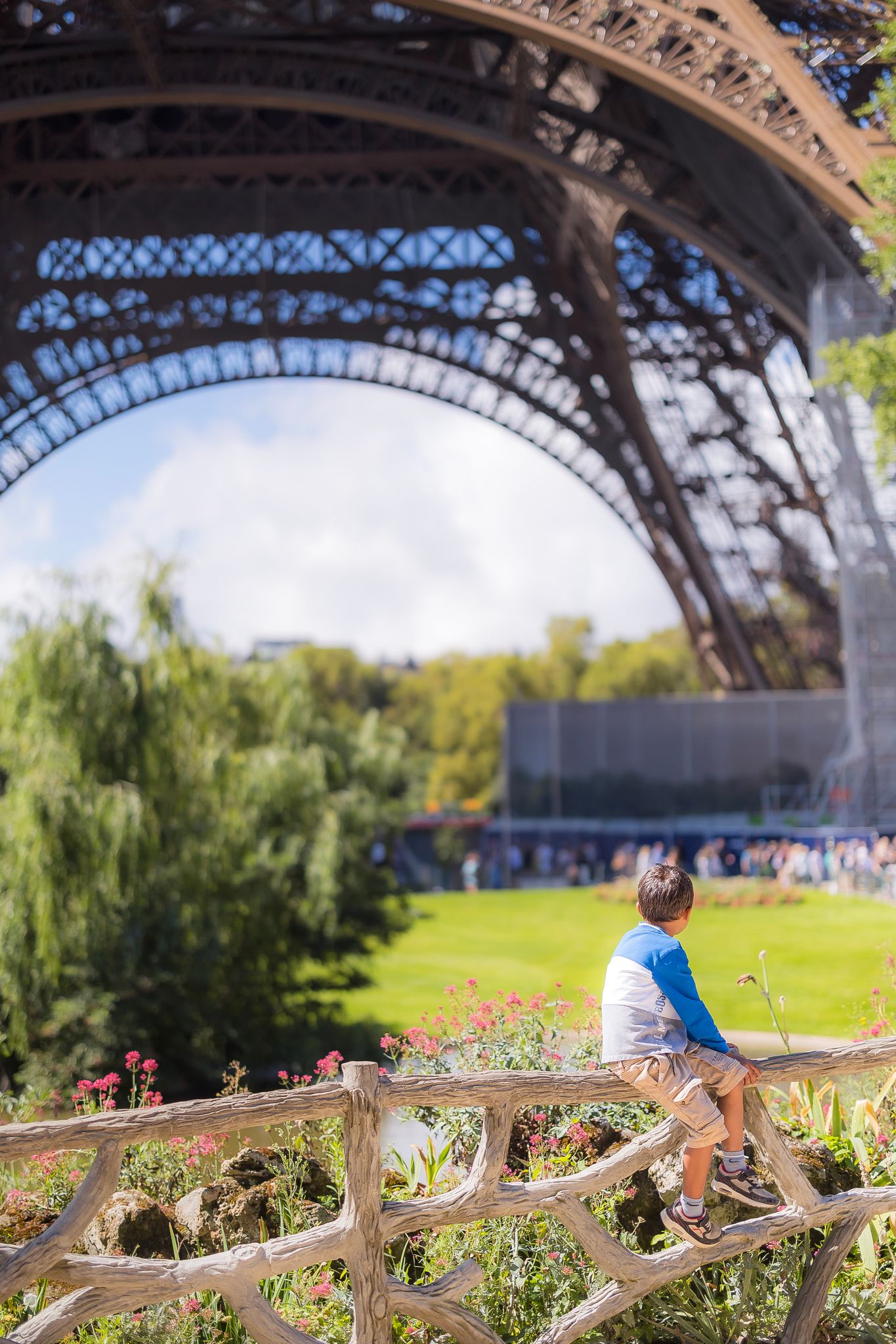 A young child watches the evacuation of the Eiffel Tower, a result of a nearby bomb threat